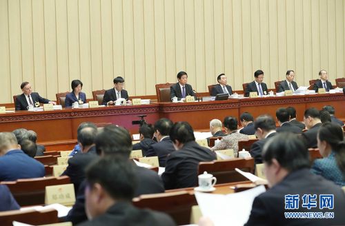 　10月22日，十三届全国人大常委会第六次会议在北京人民大会堂举行。栗战书委员长主持会议。 新华社记者刘卫兵摄