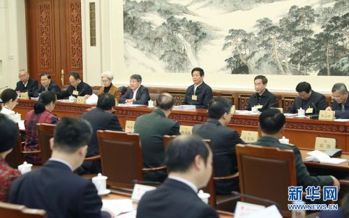 10月23日，十三届全国人大常委会第六次会议举行分组会议，审议关于修改刑事诉讼法的决定草案、人民法院组织法修订草案、人民检察院组织法修订草案、国际刑事司法协助法草案、消防救援衔条例草案等。栗战书委员长参加审议。新华社记者 刘卫兵 摄