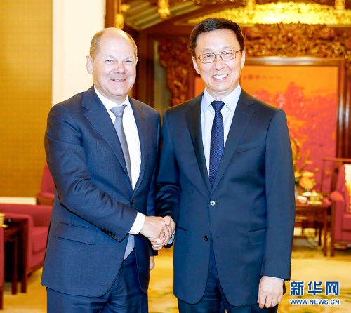 1月17日，中共中央政治局常委、国务院副总理韩正在北京中南海紫光阁会见来华出席第二次中德高级别财金对话的德国副总理兼财政部长肖尔茨。 新华社记者陈建力摄