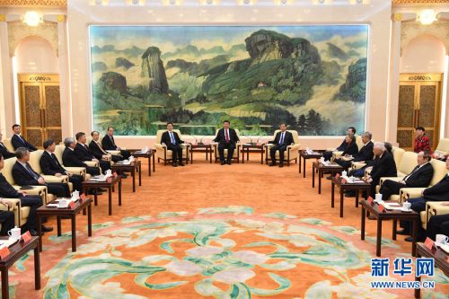 1月28日，习近平、汪洋、韩正等在北京人民大会堂同党外人士欢聚一堂，共迎佳节。 新华社记者 饶爱民 摄