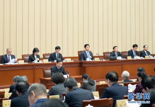 1月29日，十三届全国人大常委会第八次会议在北京人民大会堂举行第一次全体会议。栗战书委员长主持会议。 新华社记者申宏摄