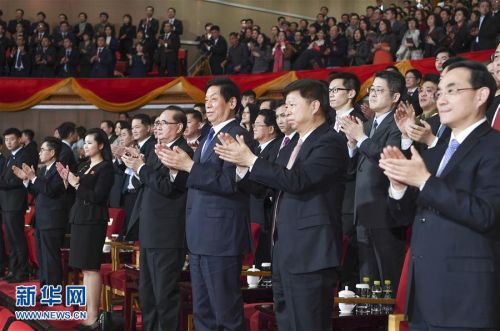 　1月23日至30日，朝鲜友好艺术团在北京访问演出。这是1月28日，中共中央政治局常委、全国人大常委会委员长栗战书观看演出。 新华社记者 张领 摄