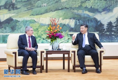　1月31日，国家主席习近平在北京人民大会堂会见国际奥林匹克委员会主席巴赫。 新华社记者 李涛 摄
