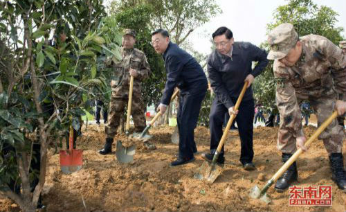 让子孙后代永享绿水青山 福建省军民参加全民义务植树活动