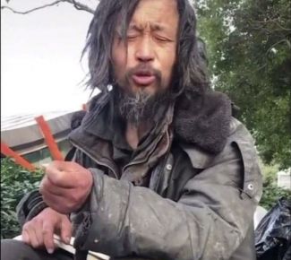 网红流浪大师沈巍被垃圾牵绊的大半生