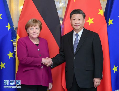 　　3月26日，国家主席习近平在巴黎会见专程前来出席中法全球治理论坛闭幕式的德国总理默克尔。 新华社记者 谢环驰 摄
