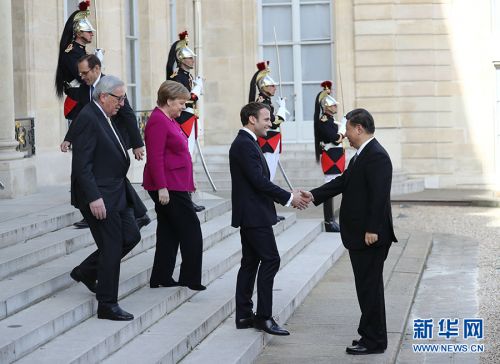 3月26日，国家主席习近平在巴黎同出席中法全球治理论坛闭幕式的法国总统马克龙、德国总理默克尔和欧盟委员会主席容克举行会晤。 新华社记者 鞠鹏 摄