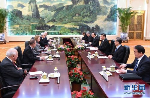 4月1日，国家主席习近平在北京人民大会堂会见“元老会”代表团。 新华社记者饶爱民摄