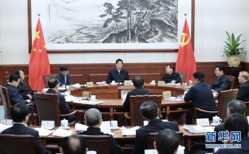 4月3日，中共全国人大常委会党组在北京举行会议，认真学习领会习近平总书记在中央全面依法治国委员会第二次会议上的重要讲话精神，结合人大工作实际，研究部署贯彻落实工作。中共中央政治局常委、全国人大常委会委员长、党组书记栗战书主持会议并讲话。　新华社记者刘彬摄