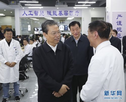 3月31日至4月3日，中共中央政治局常委、中央纪委书记赵乐际到江西省调研。这是4月2日，赵乐际在江西中科九峰智慧医疗科技有限公司考察。新华社记者丁海涛摄