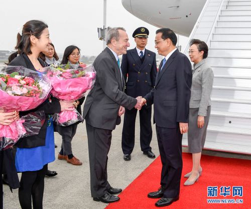 当地时间4月8日下午，经中欧双方商定，国务院总理李克强乘专机抵达比利时首都布鲁塞尔国际机场，将同欧盟领导人举行第二十一次中国－欧盟领导人会晤。 新华社记者 高洁 摄