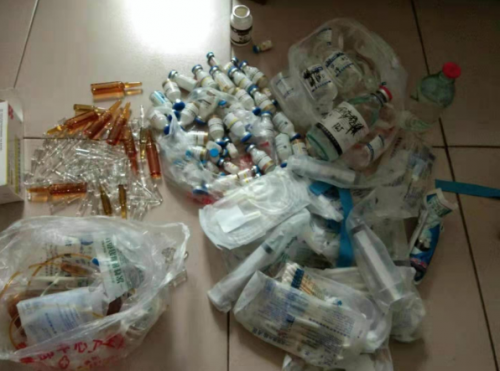 家中发现大量药品