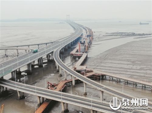 泉州湾跨海大桥主栈桥与沿海大通道处支栈桥完成连接 泉州湾跨海大桥主栈桥与沿海大通道处支栈桥完成连接