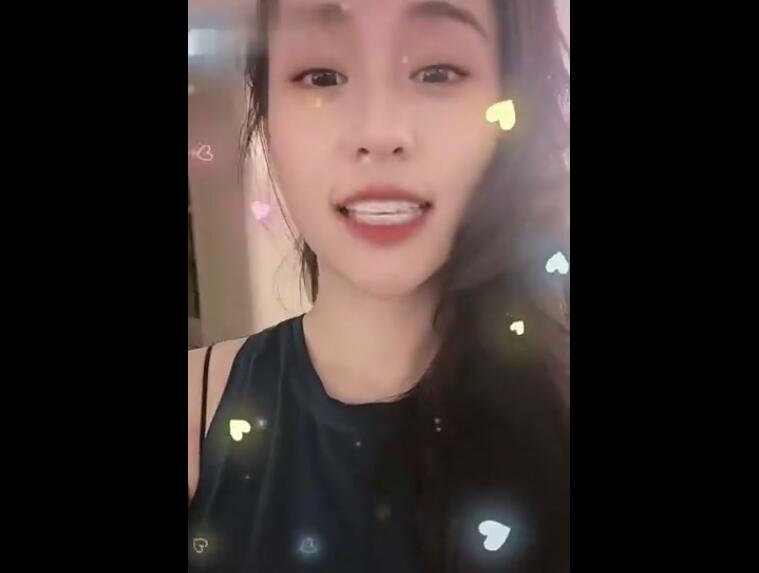  何超莲窦骁深夜撒糖晒视频 唤男友窦骁“豆豆”超甜蜜