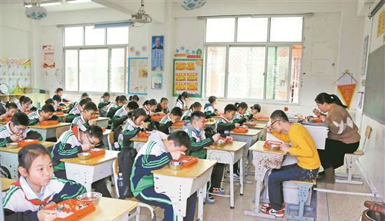 【新闻调查】有种期待叫“校内午托”
