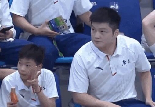 乒超联赛男子团体半决赛：樊振东连扳三局大逆转梁靖崑