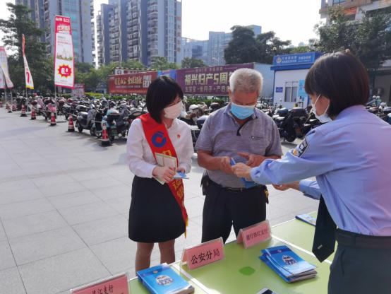 警银携手 共筑防线——建行泉州分行所辖党支部开展反诈宣传活动