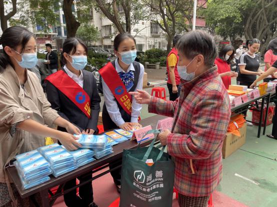 建行泉州分行所辖党支部开展“守护老年消费安全”金融宣传活动