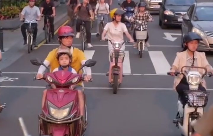 《奇迹&middot;笨小孩》书写平凡人物奋斗史 票房破12亿 