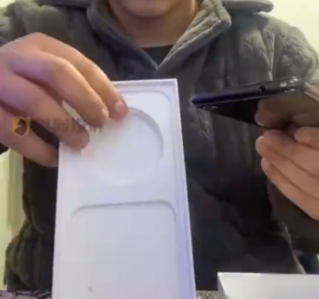 网购iPhone14开箱发现是IQOO 而且还无法开机