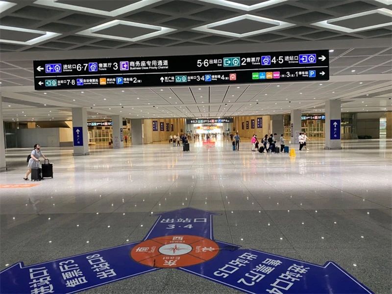 将在人流最密集中心设置综合性的旅客引导中心。  