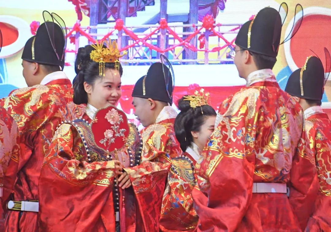 泉港有“囍”，“520”集体婚礼浪漫礼成！