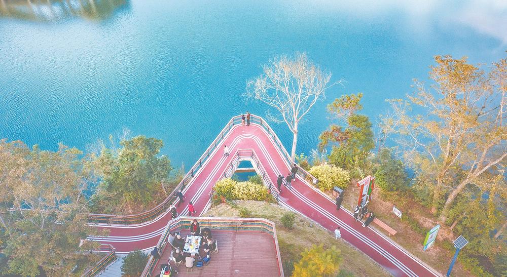 永春：群众在后垅水库休闲娱乐