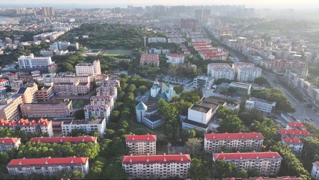 后龙镇：“一轴五翼”创优治理绘就物业管理新图景