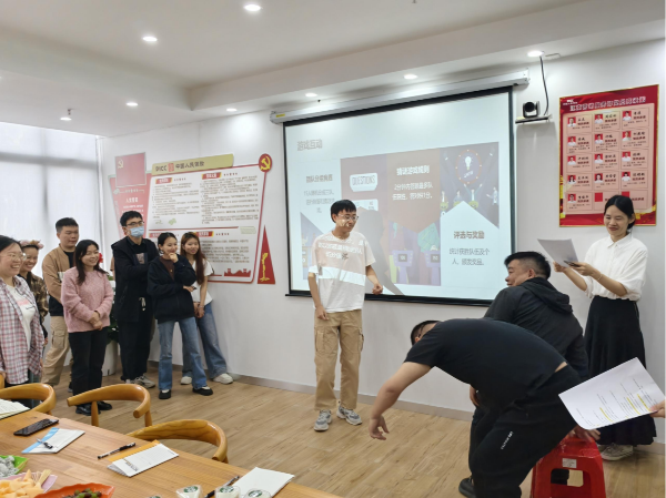 人保财险江南营销服务部：茶叙话初心 致敬劳动者