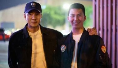 胡軍攜兒子康康亮相音樂(lè)會(huì) 康康和胡軍一樣高了