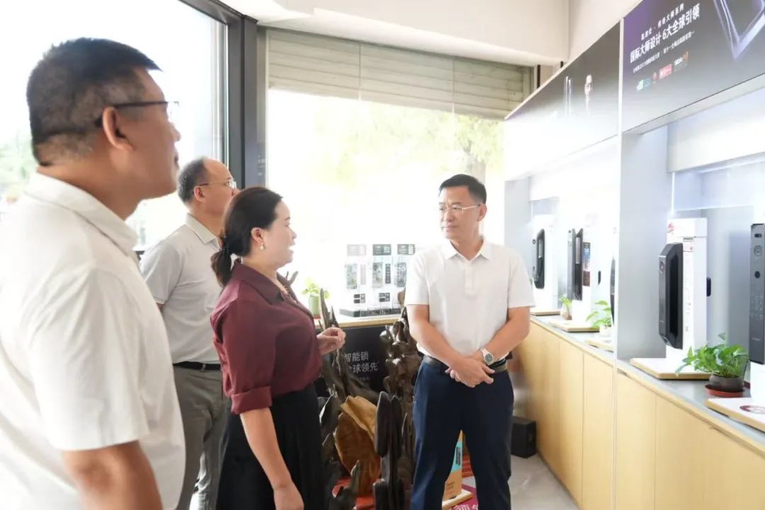 常山开发区党工委书记调研消费品以旧换新工作