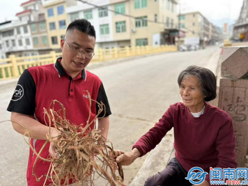 ​用“勤劳手”托举乡村“幸福路”——记平和大溪“独掌快递员”江兴达的十年坚守