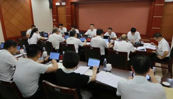 南靖县委常委会召开会议