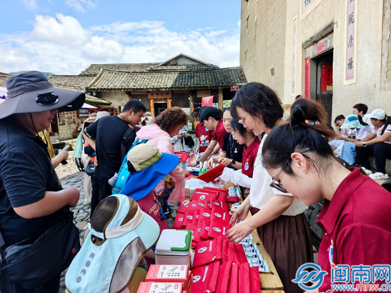 福建医科大学药学院暑期实践队赴南靖开展禁毒反诈宣教系列活动