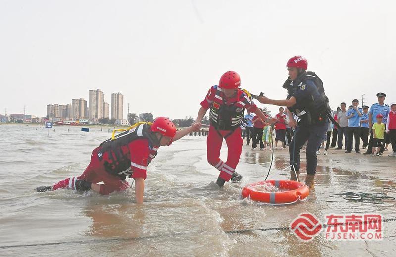 “防溺水”公益课在泉州市泉港区后龙湾开课