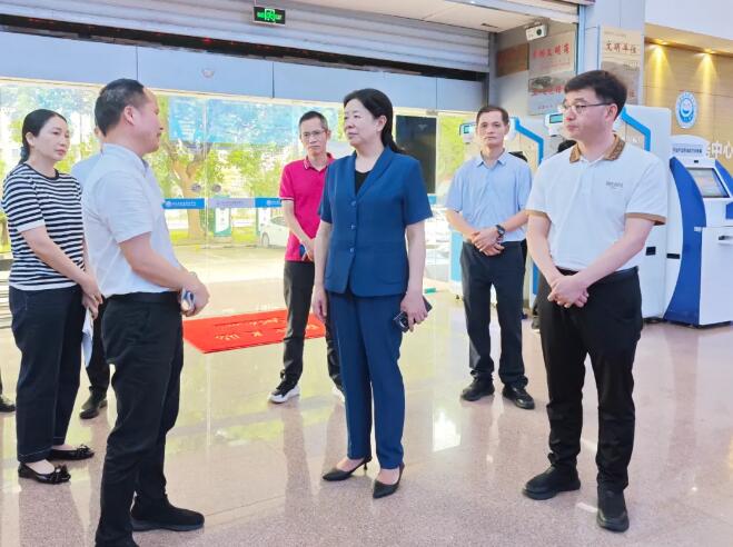 洛江区委书记颜丽明带队调研群众身边不正之风和腐败问题整治情况