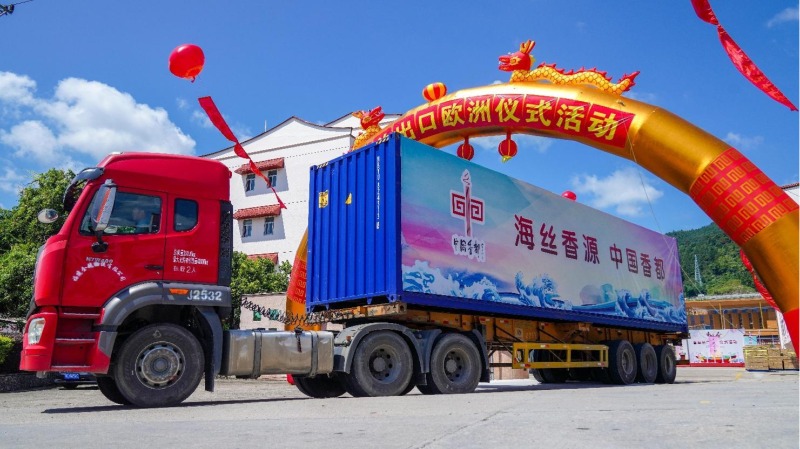 永春香首单启运欧洲 千年香韵扬帆出海