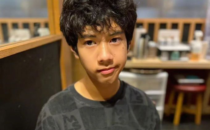 郑钧14岁儿子近照引热议 刘芸晒照帮儿子挽回颜值形象 