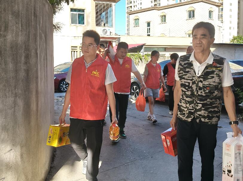 人保财险泉州台商投资区营销服务部：走访慰问老兵 共忆峥嵘岁月