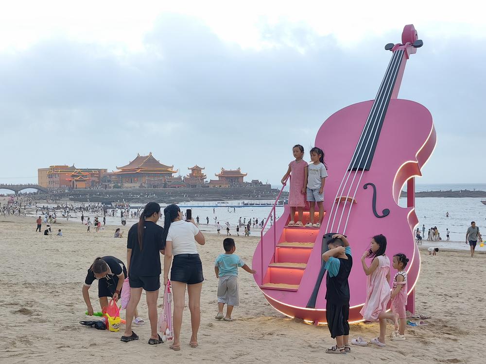 永宁海滨添新景  “小提琴”成打卡新地标