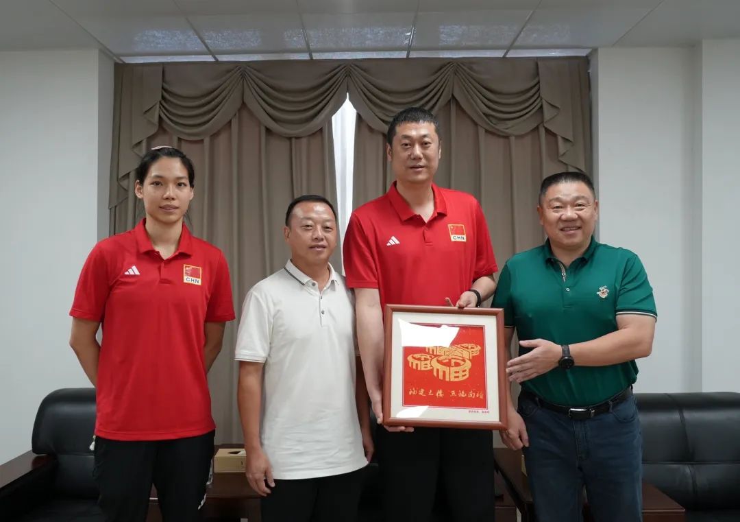 南靖县领导看望慰问南靖籍中国女排队员庄宇珊