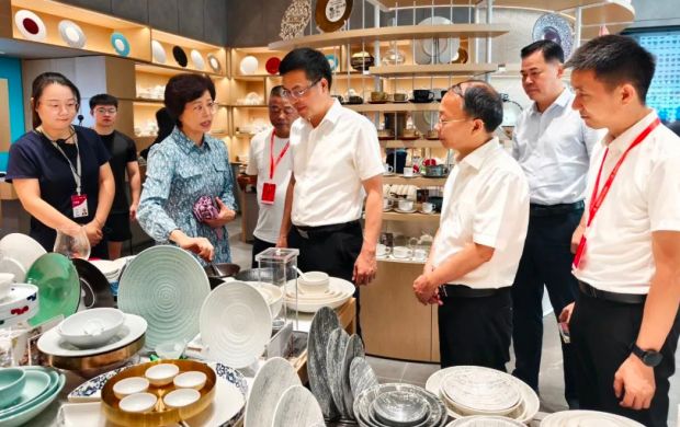 泉州市的省十四屆人大代表來德化縣調(diào)研