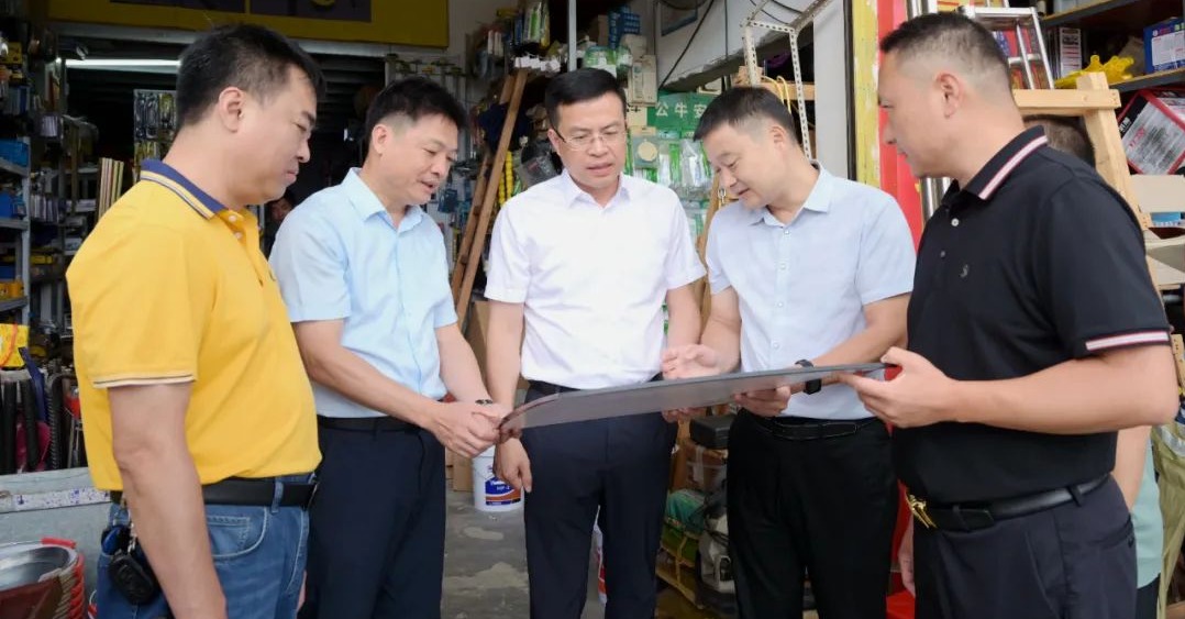 德化县县长吴志朴调研城区防洪排涝工作并召开工作调度会
