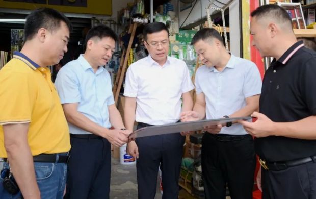 德化縣縣長吳志樸調(diào)研城區(qū)防洪排澇工作并召開工作調(diào)度會(huì)