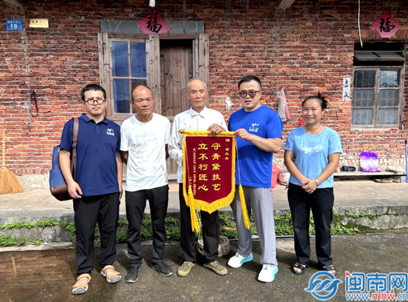厦门大学嘉庚学院：大学生用奖金设敬老基金 孝亲敬老是“嘉”风