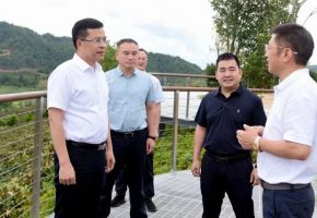 德化縣縣長(zhǎng)吳志樸到大銘鄉(xiāng)、上涌鎮(zhèn)、湯頭鄉(xiāng)調(diào)研