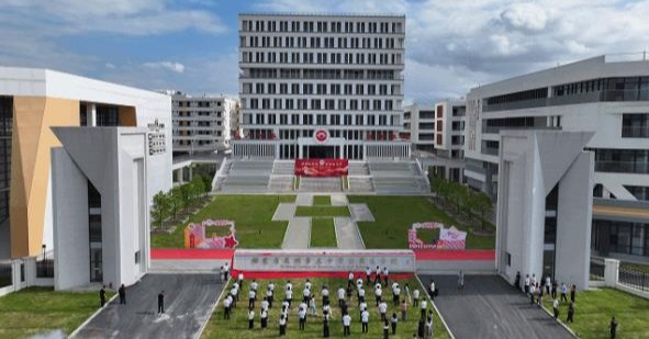 泉州五中台商区分校高中校区、泉州洛阳中学揭牌