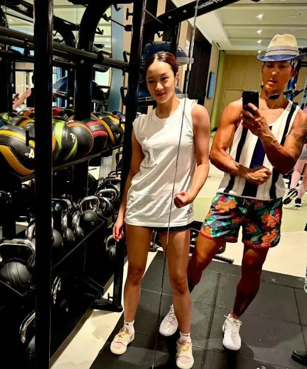 吳尊女兒neinei曬照 手臂肌肉線條被贊健康美