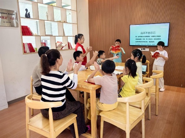 平安产险泉州中心支公司：童心诵经典，传承爱国情