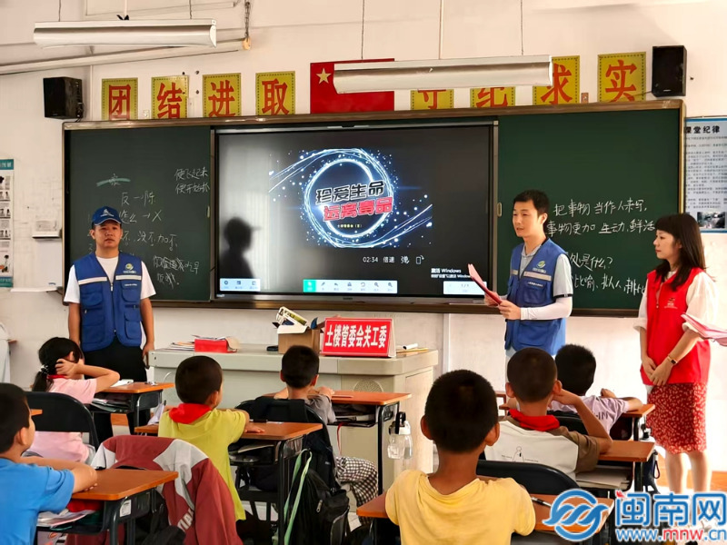 南靖县土楼管委会：平安宣传护成长 深山摸排阻毒诈